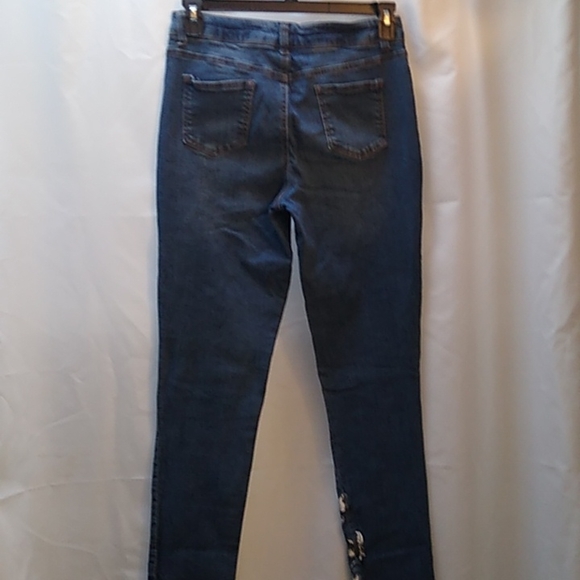 Alloy blue jeans black and white floral design - Picture 8 of 9